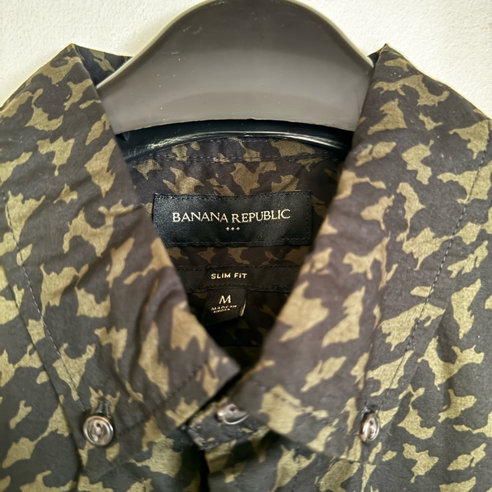 Banana Republic Men's Camouflage Button Down Shirt size M slim fit